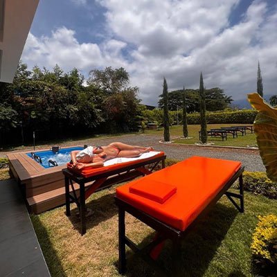 Zona de bronceo y spa